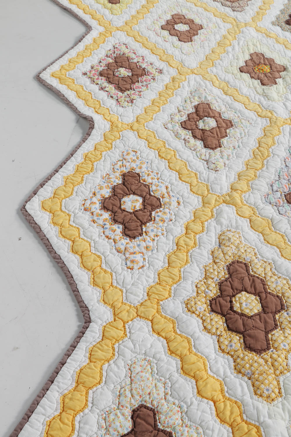 Vintage Grandmother's Flower Garden Diamond Variation Quilt | EBTH
