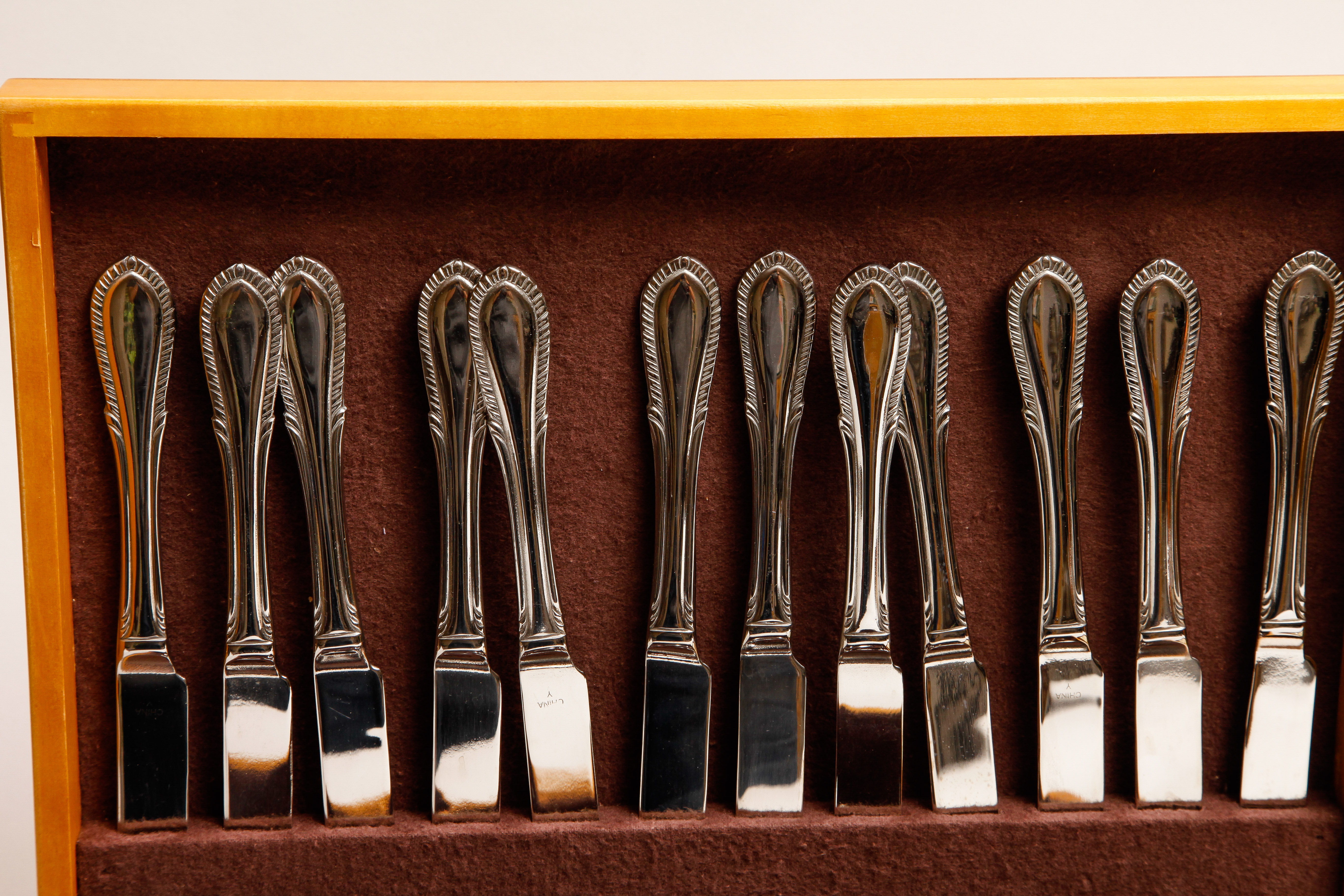 Wallace Silversmiths Flatware Chest EBTH