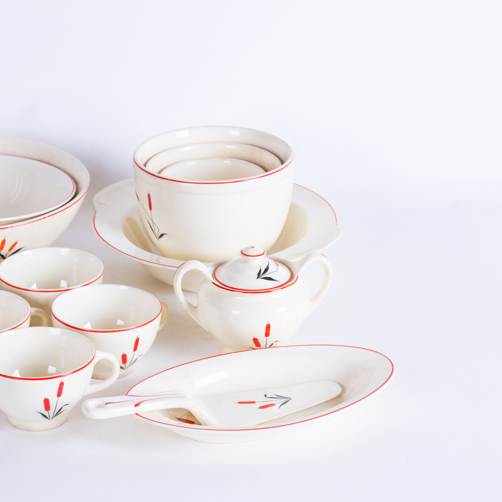 Collection of Universal Cambridge "Cattails" Pattern Dinnerware EBTH