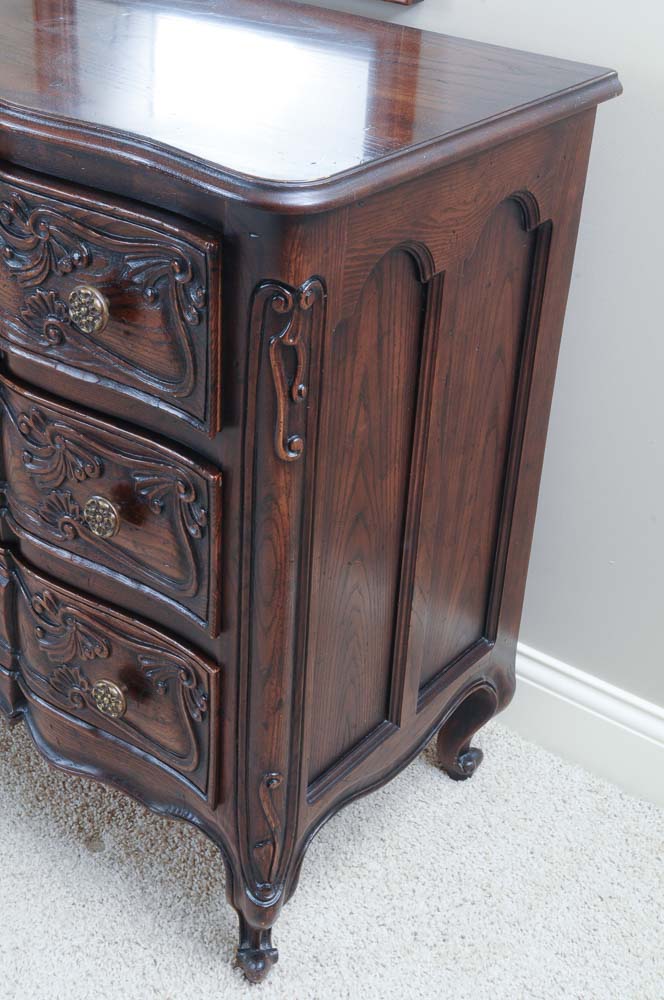 Elegant Three Drawer Oak Chest EBTH