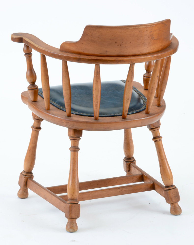 Early American Style Maple Captain's Chair EBTH