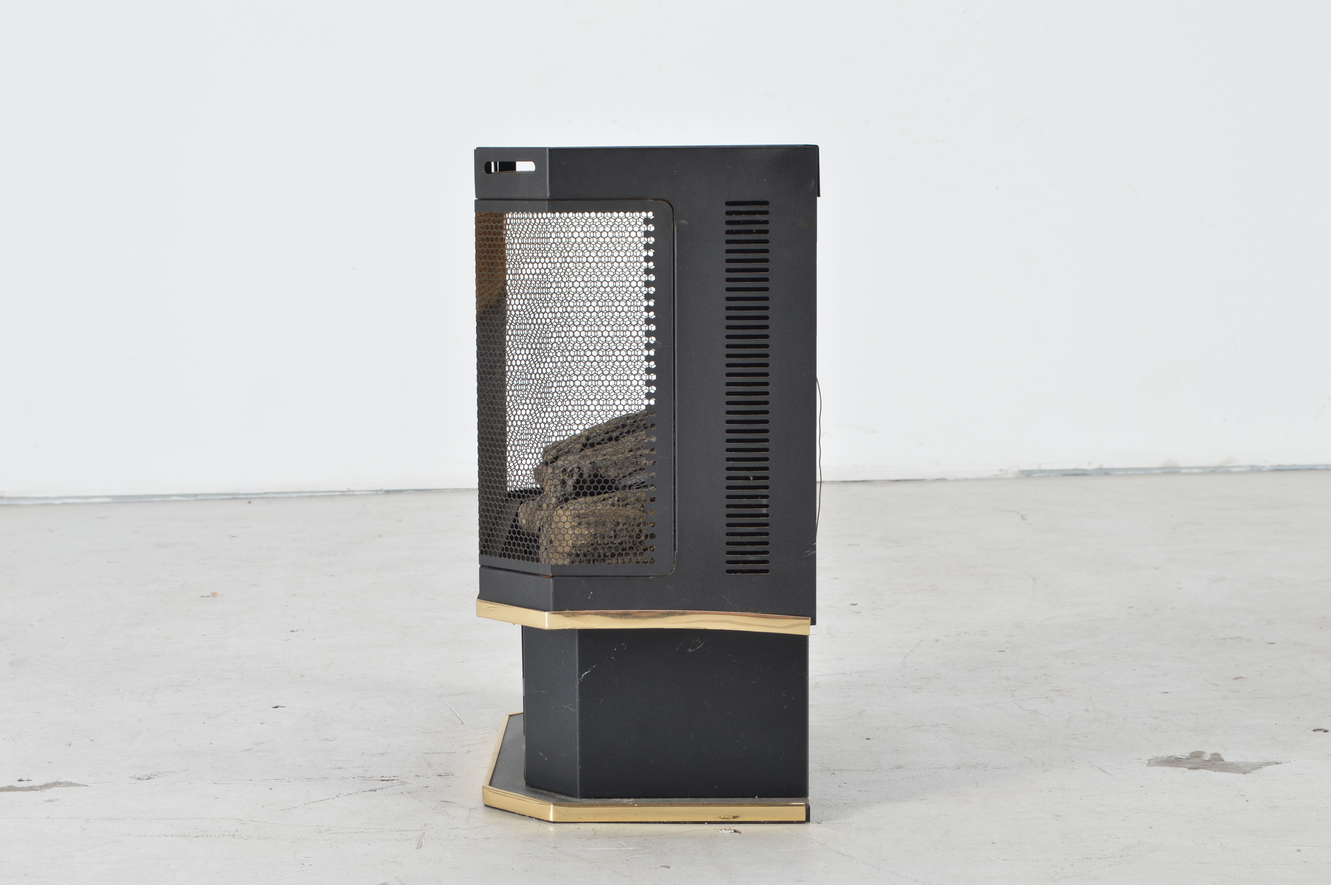 Perfecta Four Seasons Ventless Gas Fireplace Model 1800  EBTH