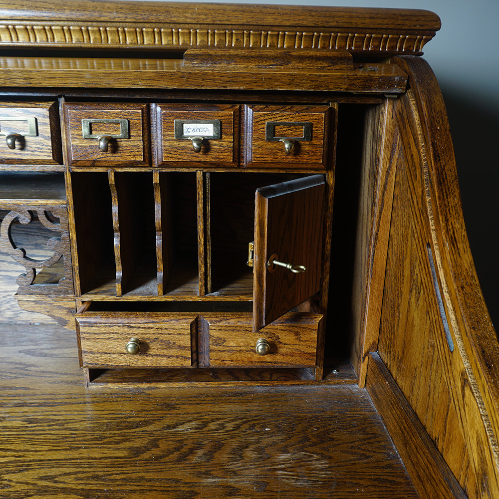 Oak Creek by Riverside Roll Top Desk EBTH