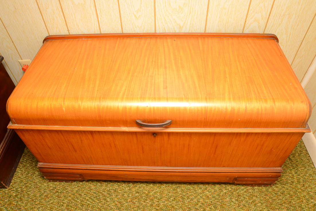 1940s "Sweetheart" Cedar Chest by Roos EBTH