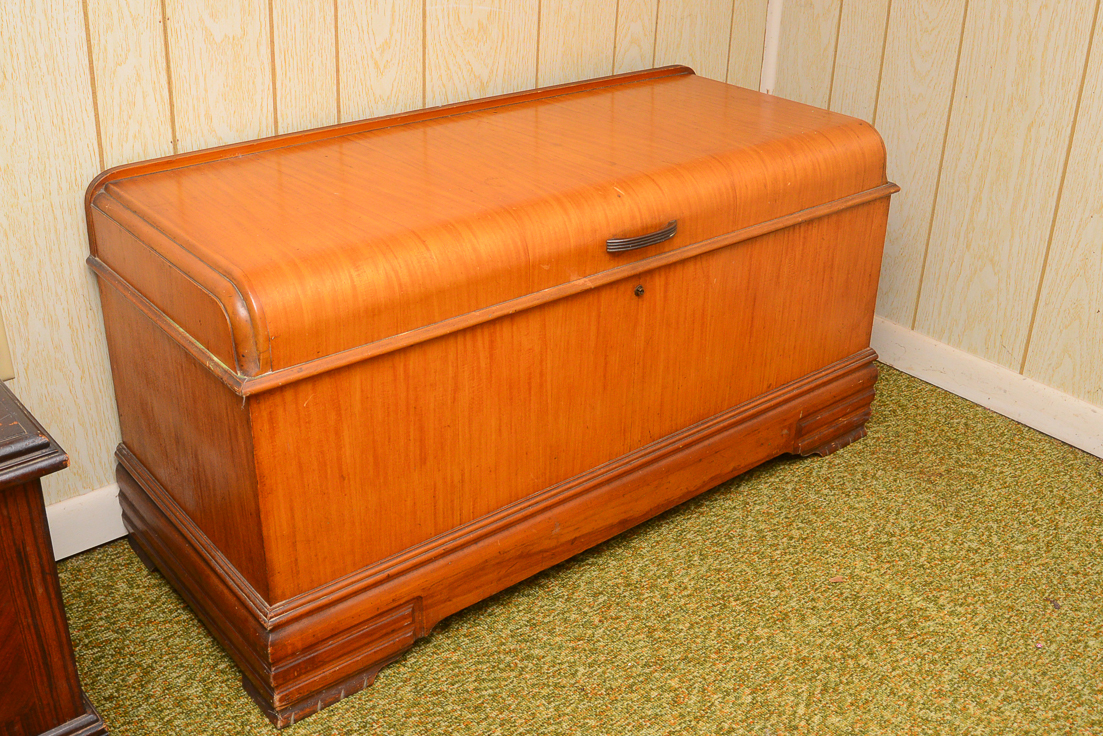 1940s "Sweetheart" Cedar Chest by Roos EBTH