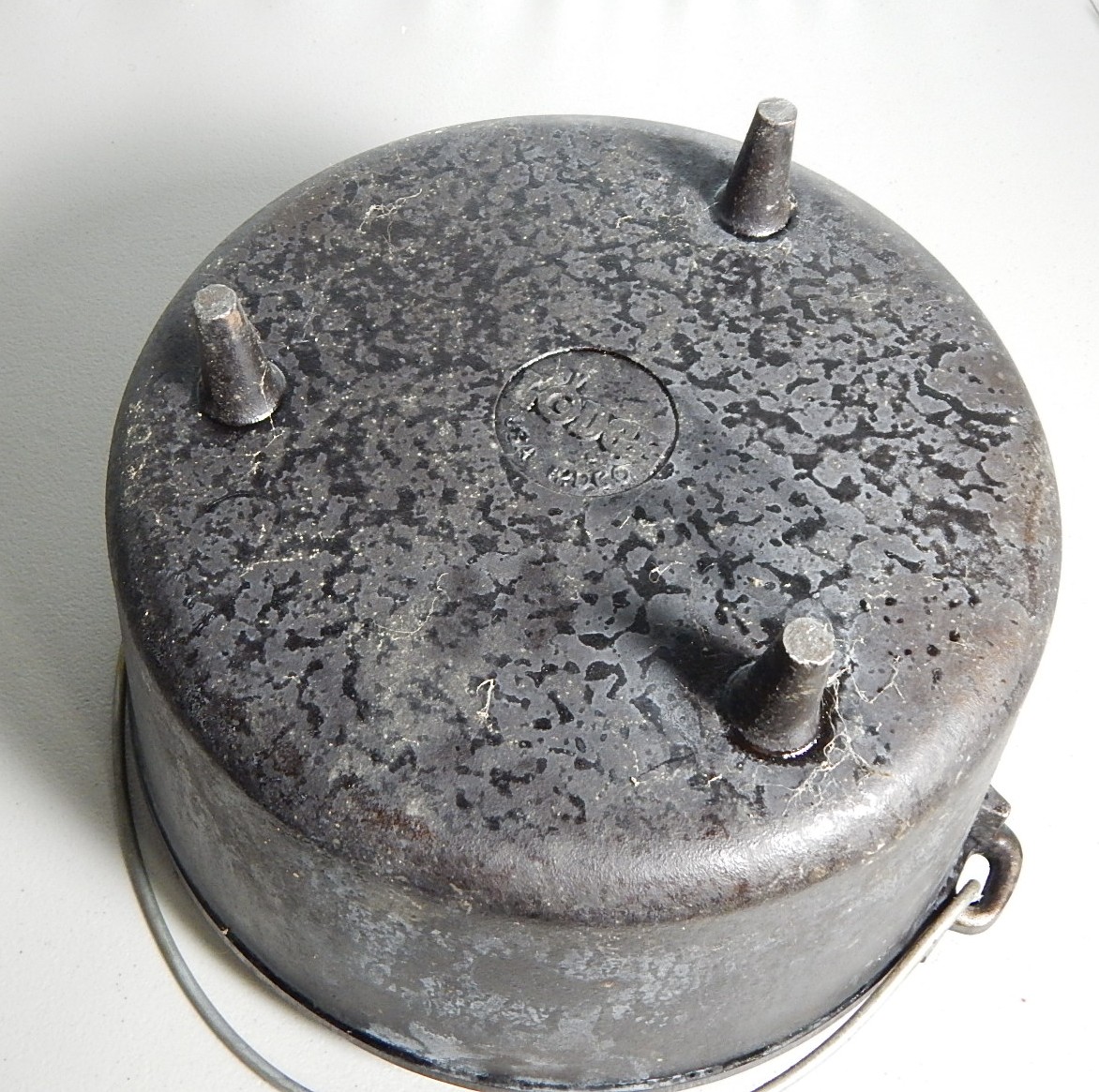 Vintage Lodge Cast Iron Kettle EBTH