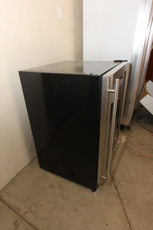 Vissani Wine Cooler : EBTH