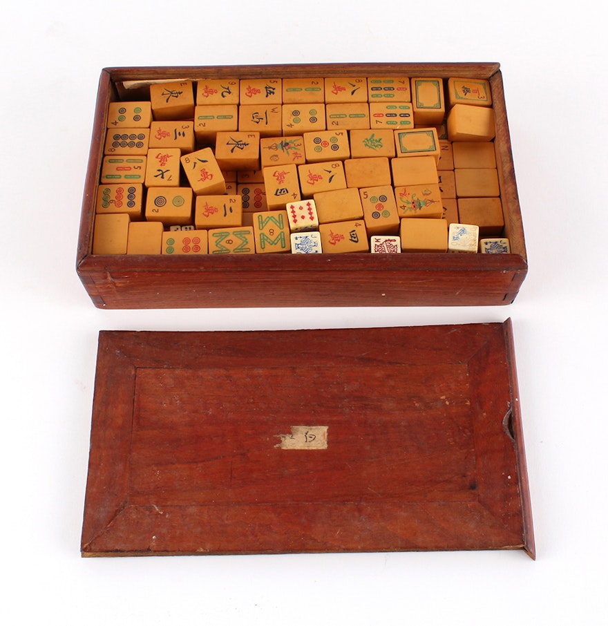 Vintage Mahjong Set 102