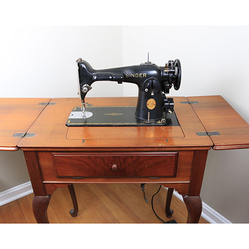 Antique Singer Sewing Machine With Modern Cabinet : EBTH