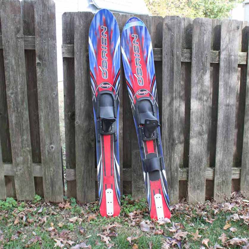 Pair of O'Brien "Amigo" Water Skis EBTH