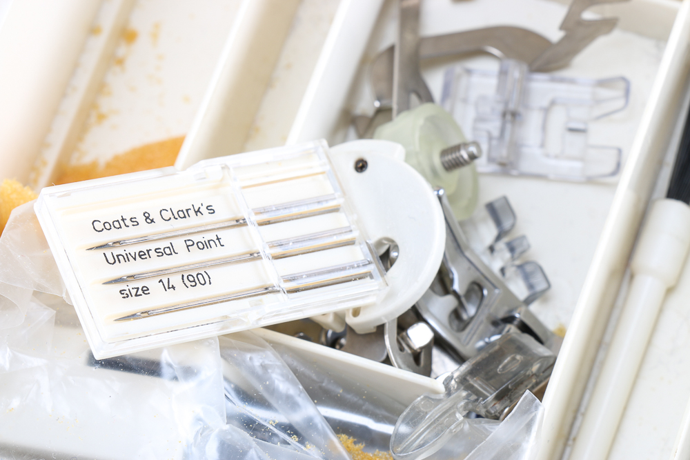 Futura 900 Vintage Singer Sewing Machine EBTH