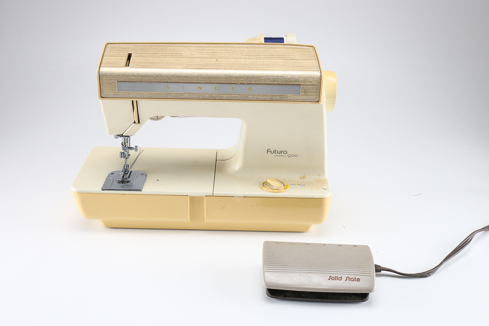 Futura 900 Vintage Singer Sewing Machine EBTH