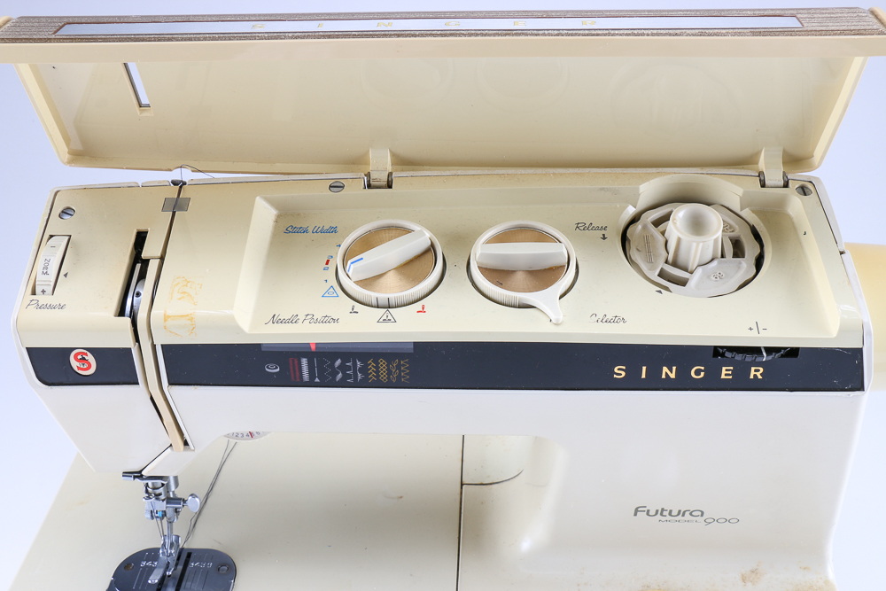 Futura 900 Vintage Singer Sewing Machine EBTH