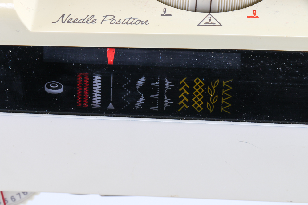 Futura 900 Vintage Singer Sewing Machine EBTH