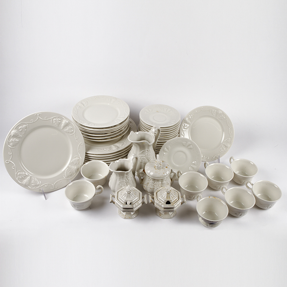 RedCliff Ironstone Pottery Dinnerware Set EBTH