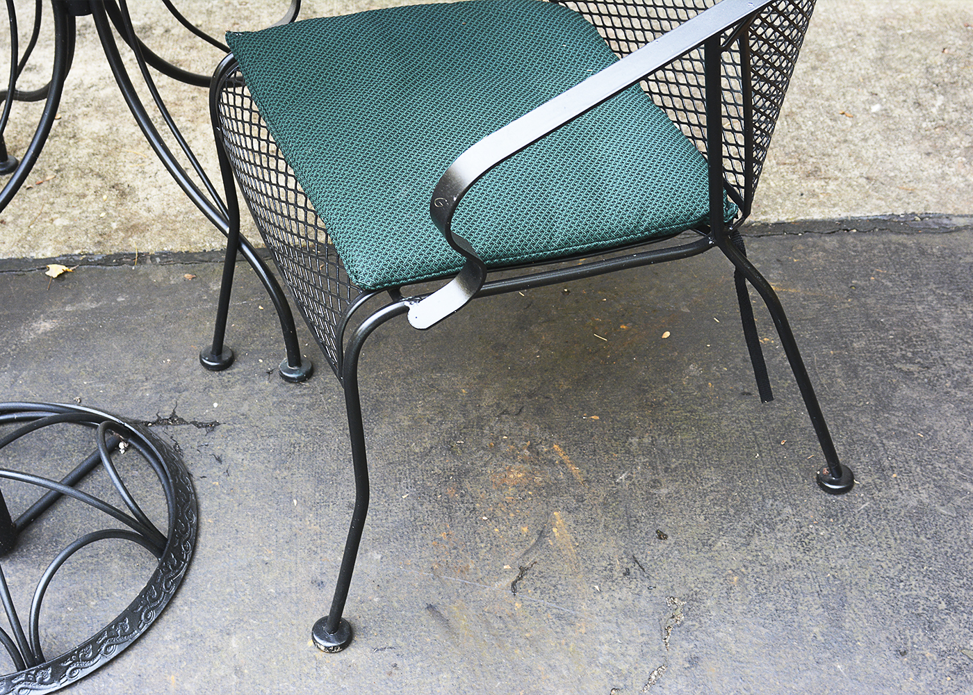 Black Mesh Metal Patio Table with Chairs EBTH
