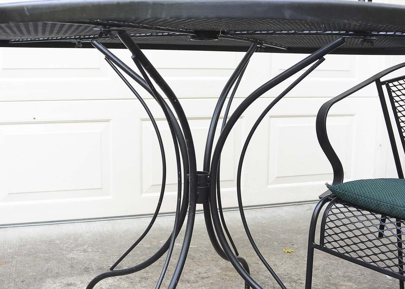 Black Mesh Metal Patio Table with Chairs EBTH