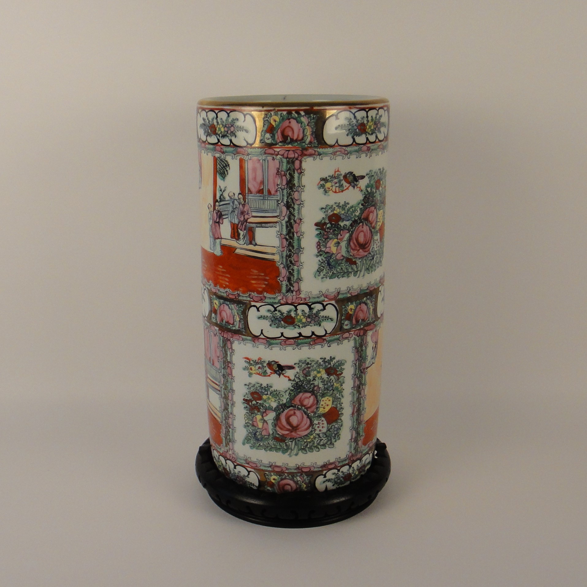 Vintage Chinese Rose Medallion Umbrella Stand EBTH