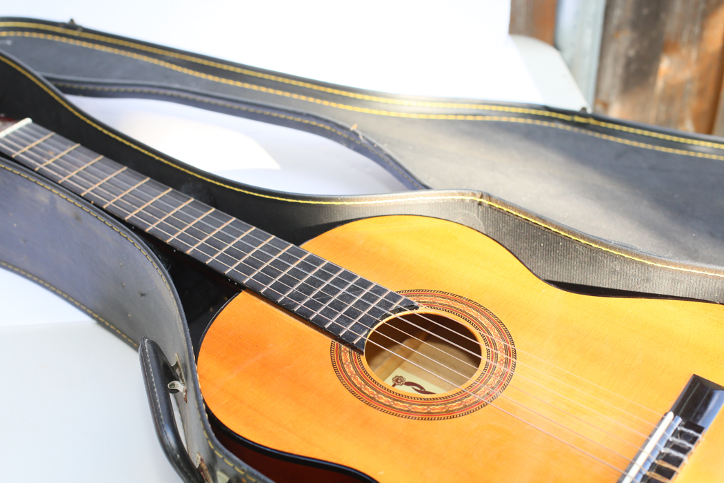 Gremlin Classical Style Acoustic Guitar With Case EBTH