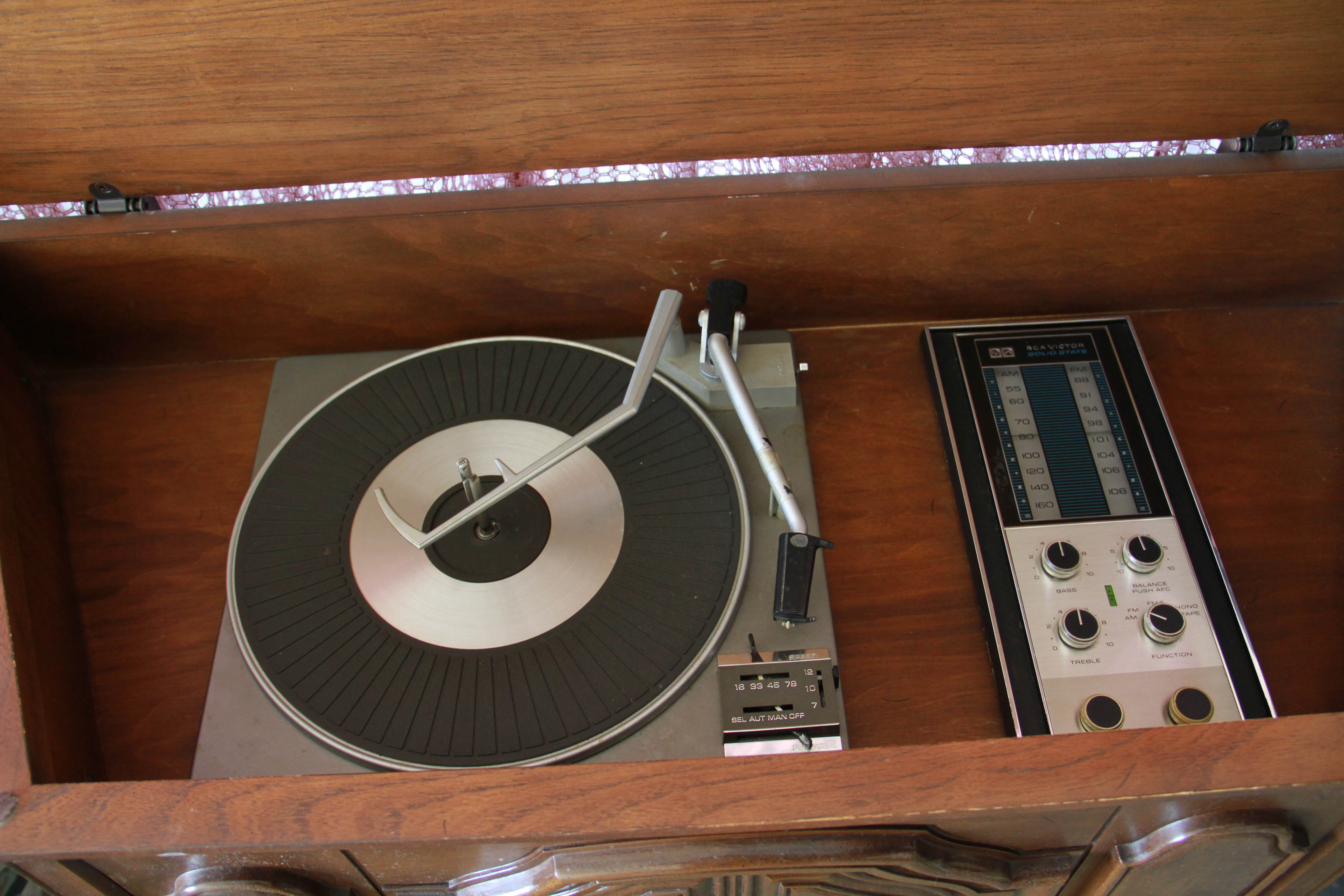 Vintage RCA HiFi Stereo in EBTH