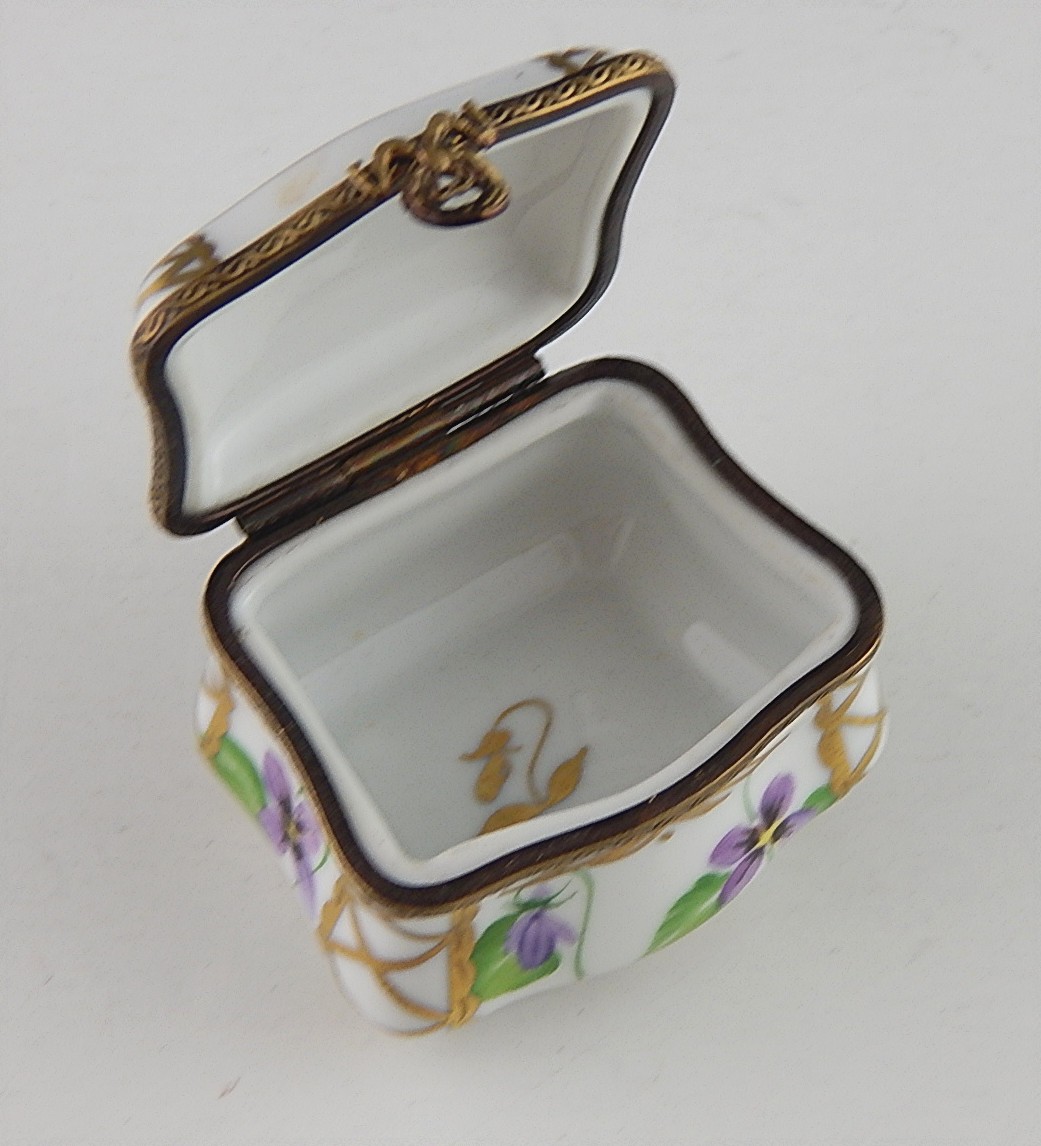 Small HandPainted Limoges Trinket Box Purple Violets EBTH