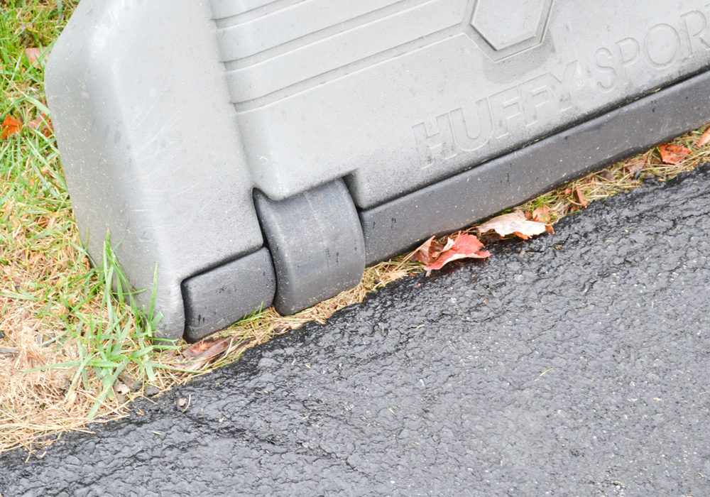 Huffy Sports Adjustable Height Basketball Hoop EBTH