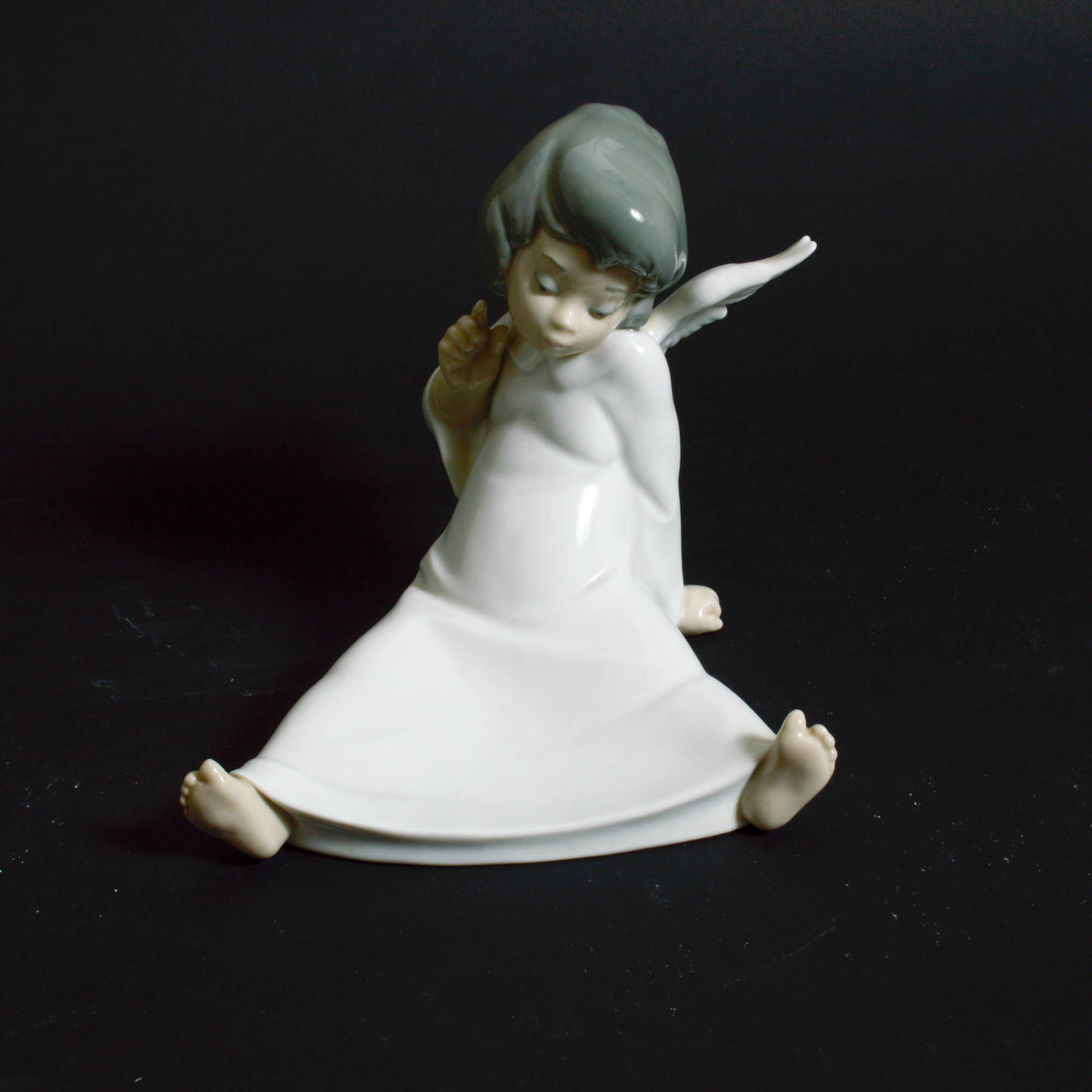 Lladró "Angel Wondering" Porcelain Figurine EBTH