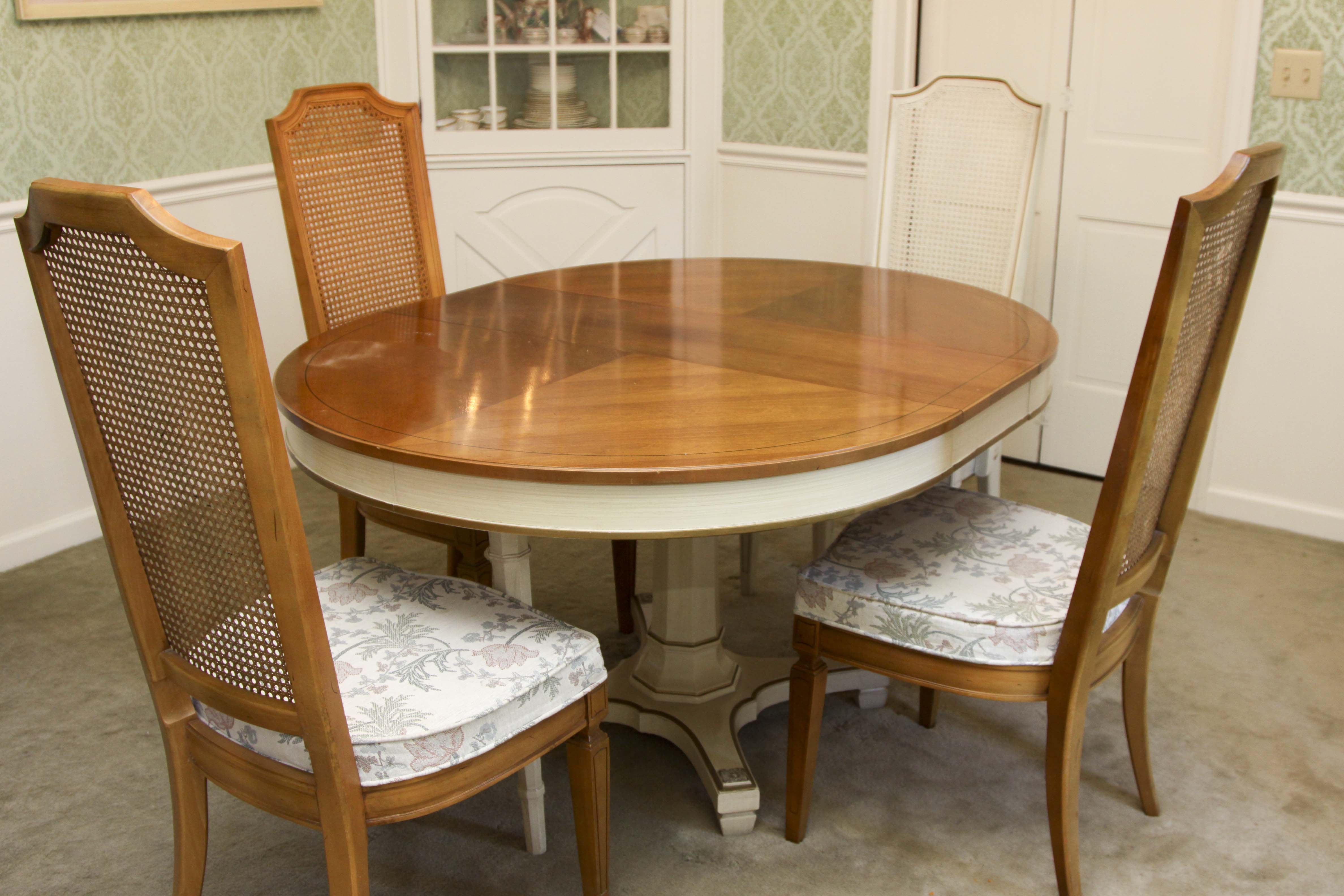A Vintage Thomasville Dining Set EBTH