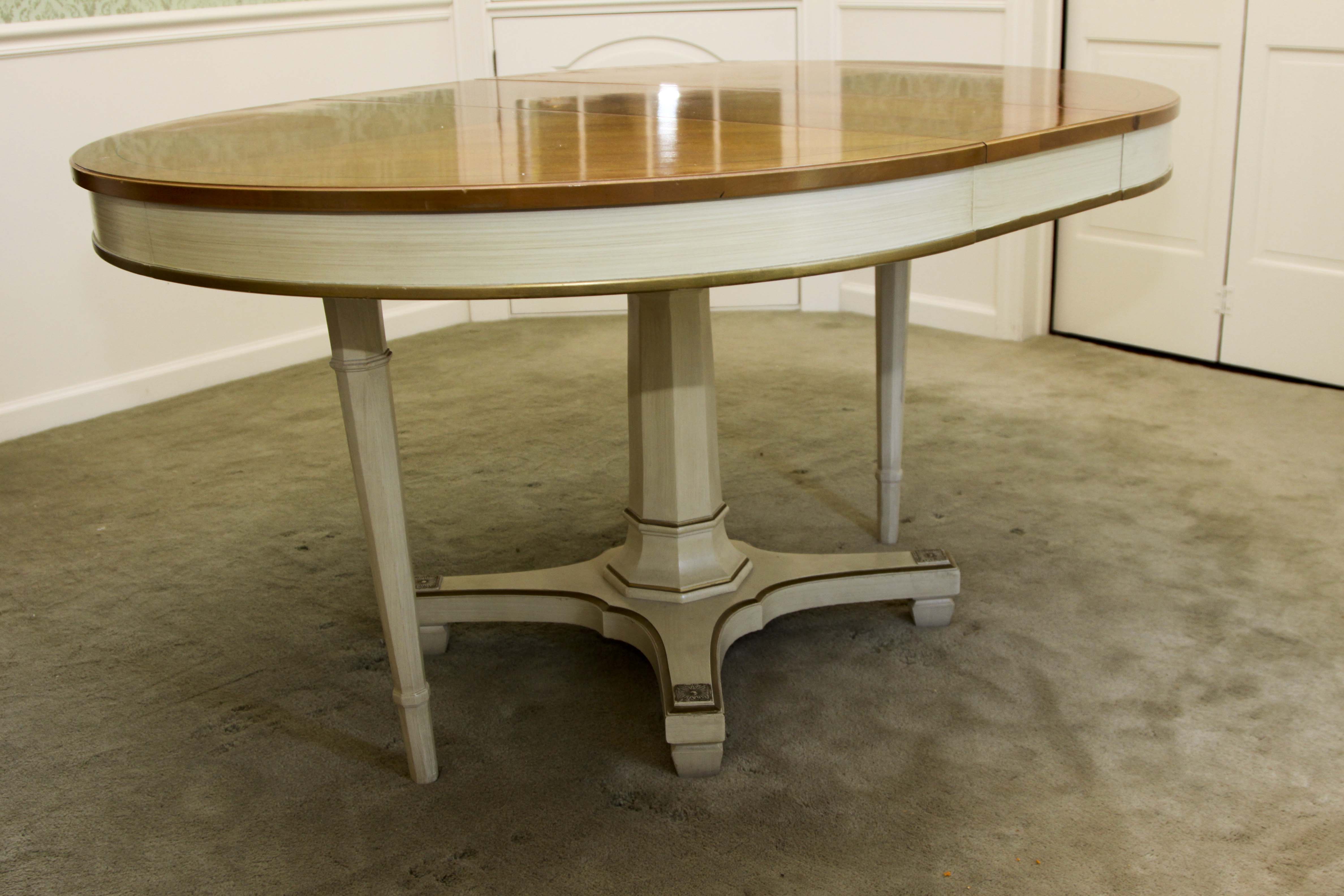 A Vintage Thomasville Dining Set EBTH