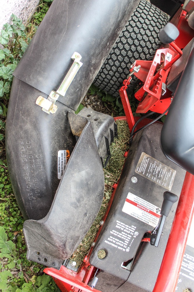 Snapper 28 Hi-Vac Rear Engine Riding Lawn Mower : EBTH