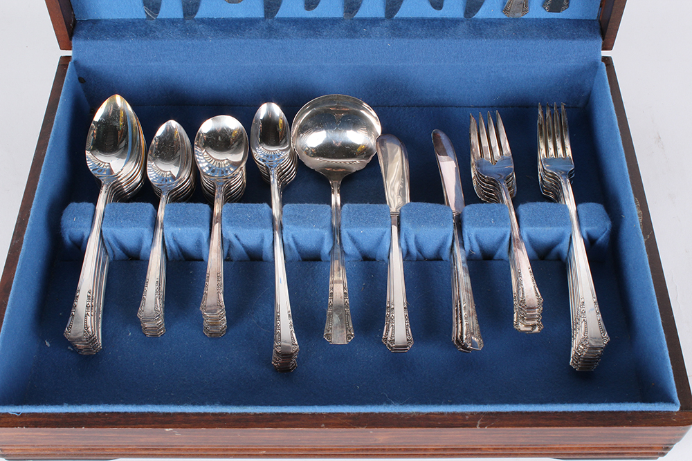 vintage-rogers-1881-del-mar-silver-plate-flatware-set-by-oneida-ebth
