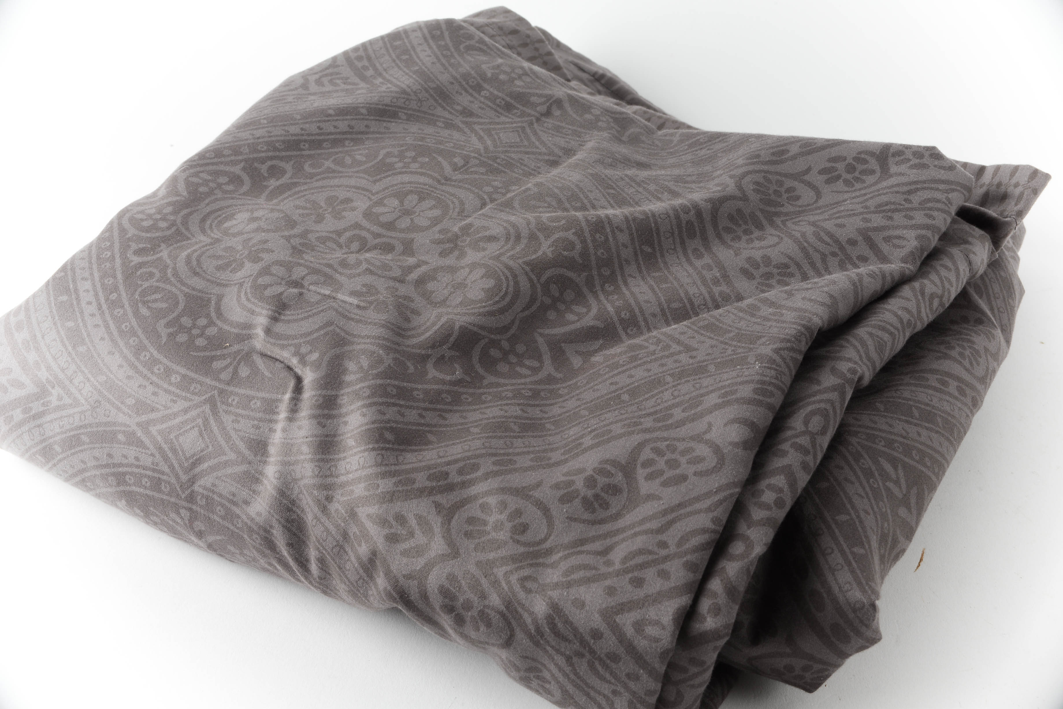 Royal Velvet Queen Size Duvet Cover with Two Shams EBTH