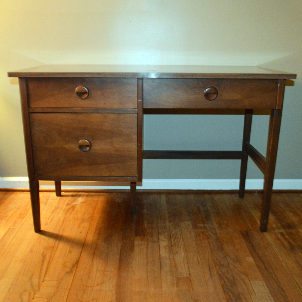 MidCentury "Distinctive Furniture" Desk by Stanley EBTH