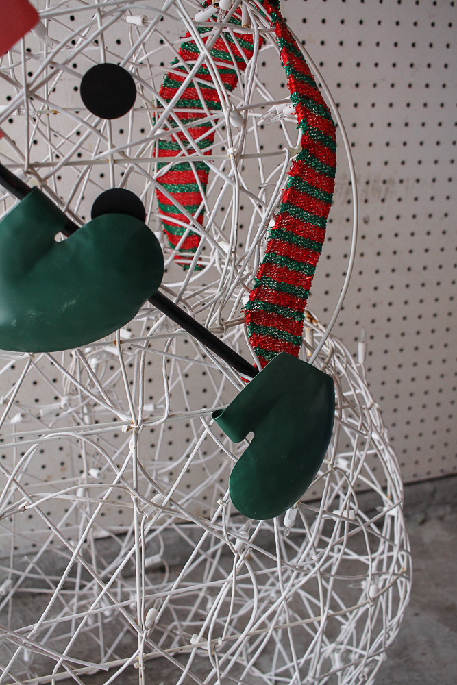 Outdoor Wire Frame Light-Up Snowman | EBTH