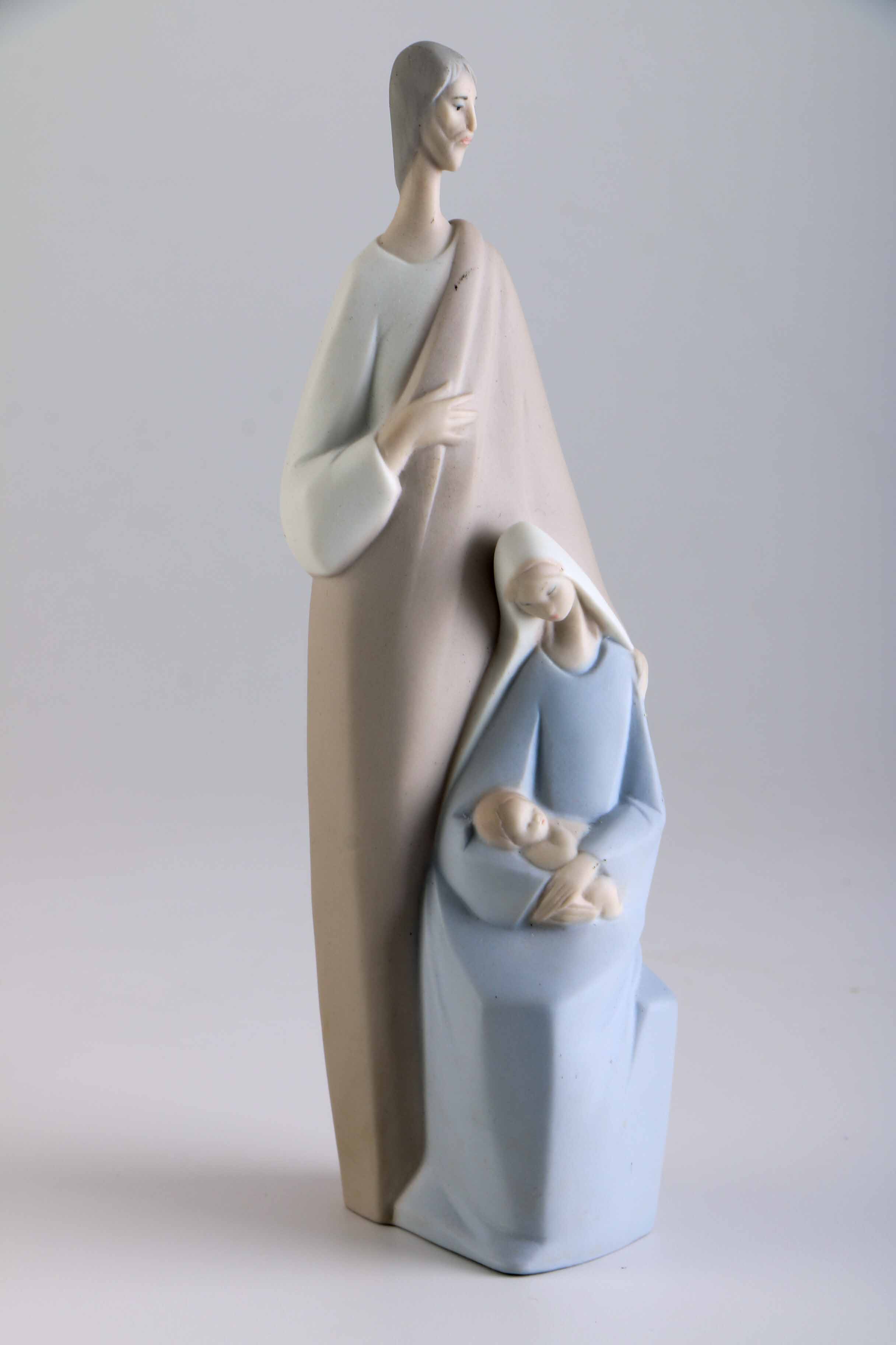 Lladró Figurine of Joseph, Mary, and Baby Jesus EBTH