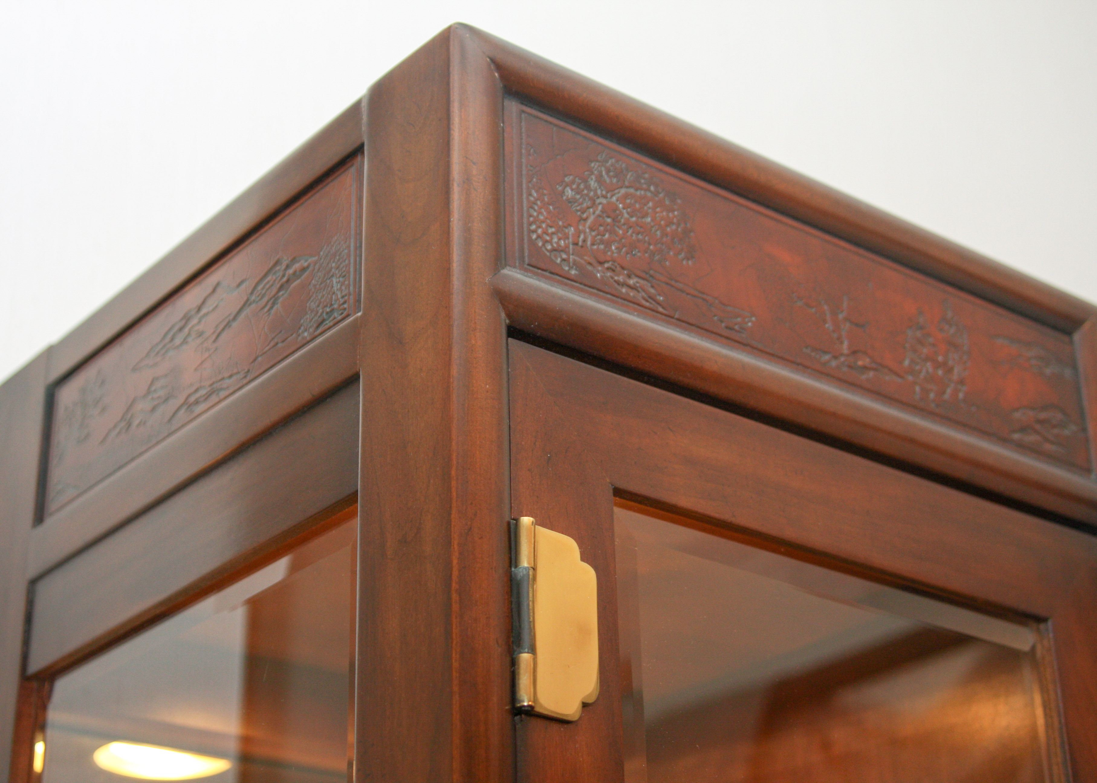 Heritage China Display Case EBTH