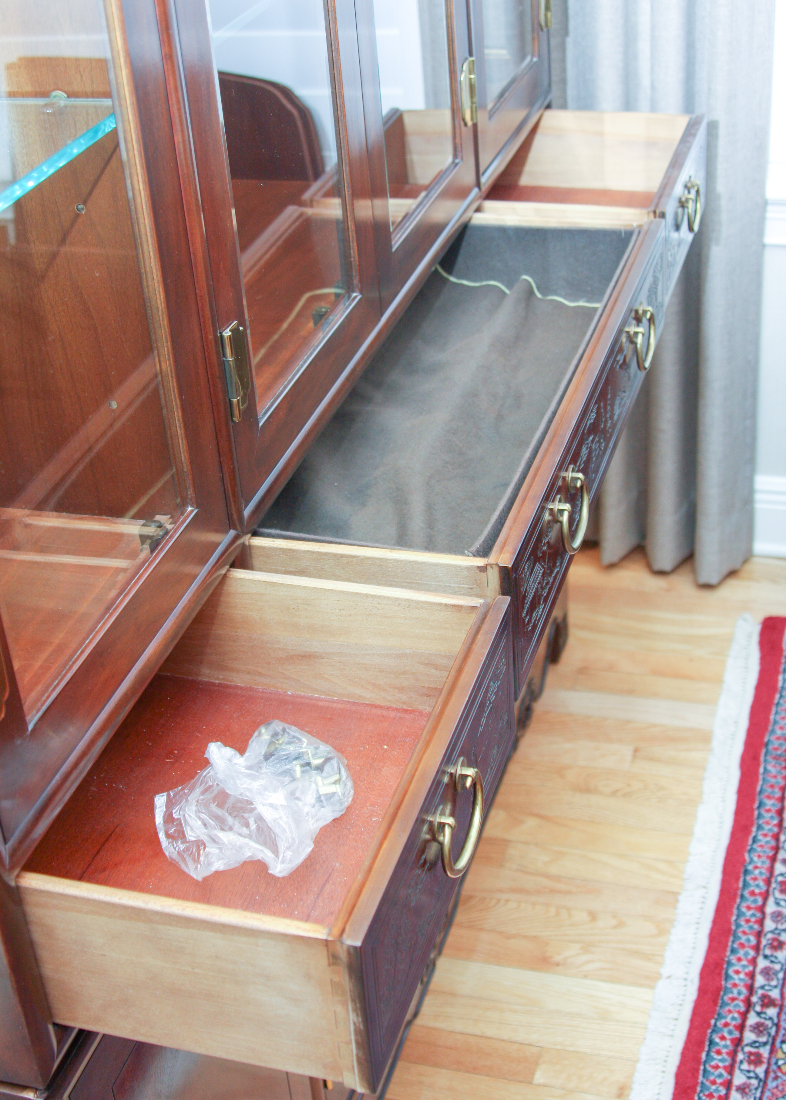 Heritage China Display Case EBTH