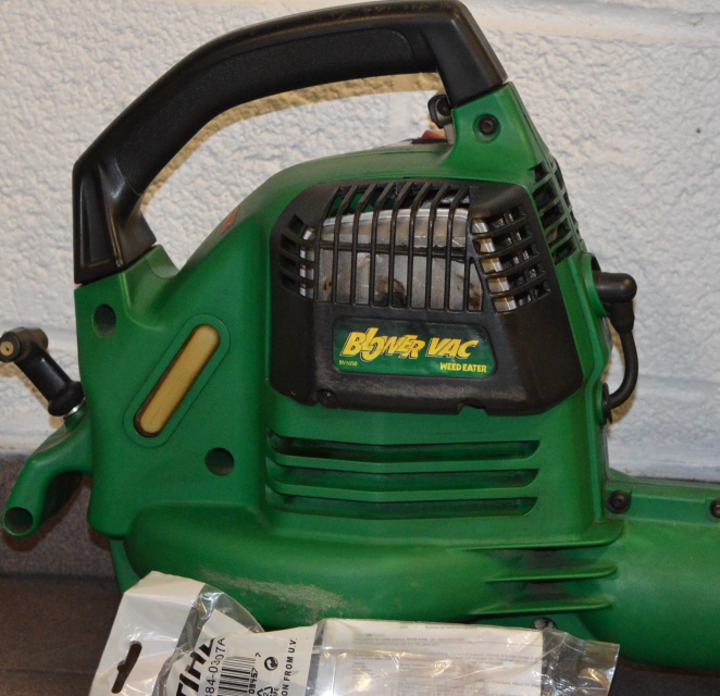 Poulan Weed Eater Gas Powered Leaf Blower/Vac EBTH