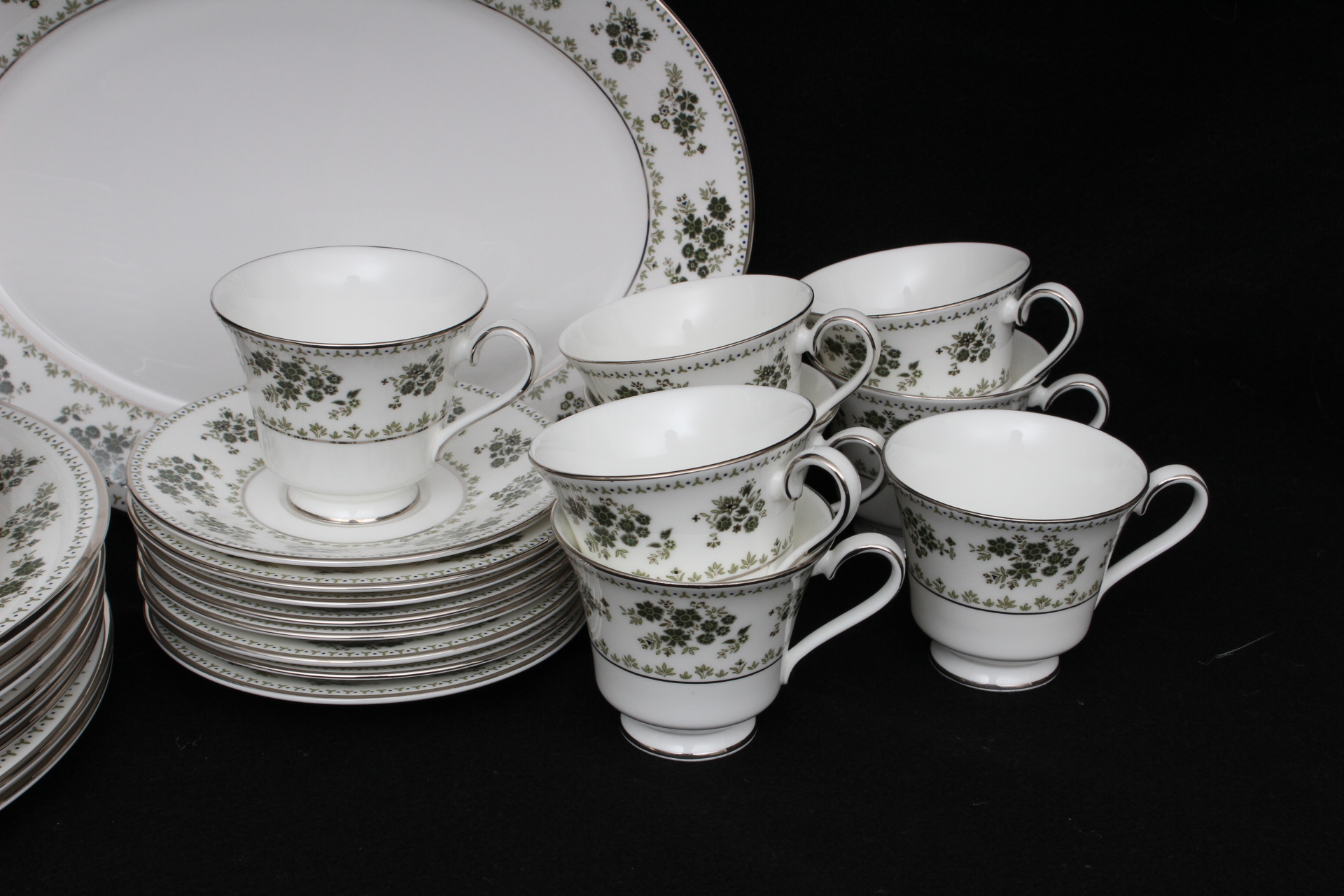 Royal Doulton "Valley Green" Pattern Fine Bone China EBTH