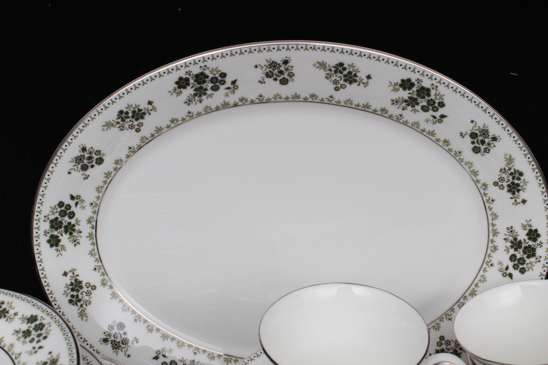 Royal Doulton "Valley Green" Pattern Fine Bone China EBTH