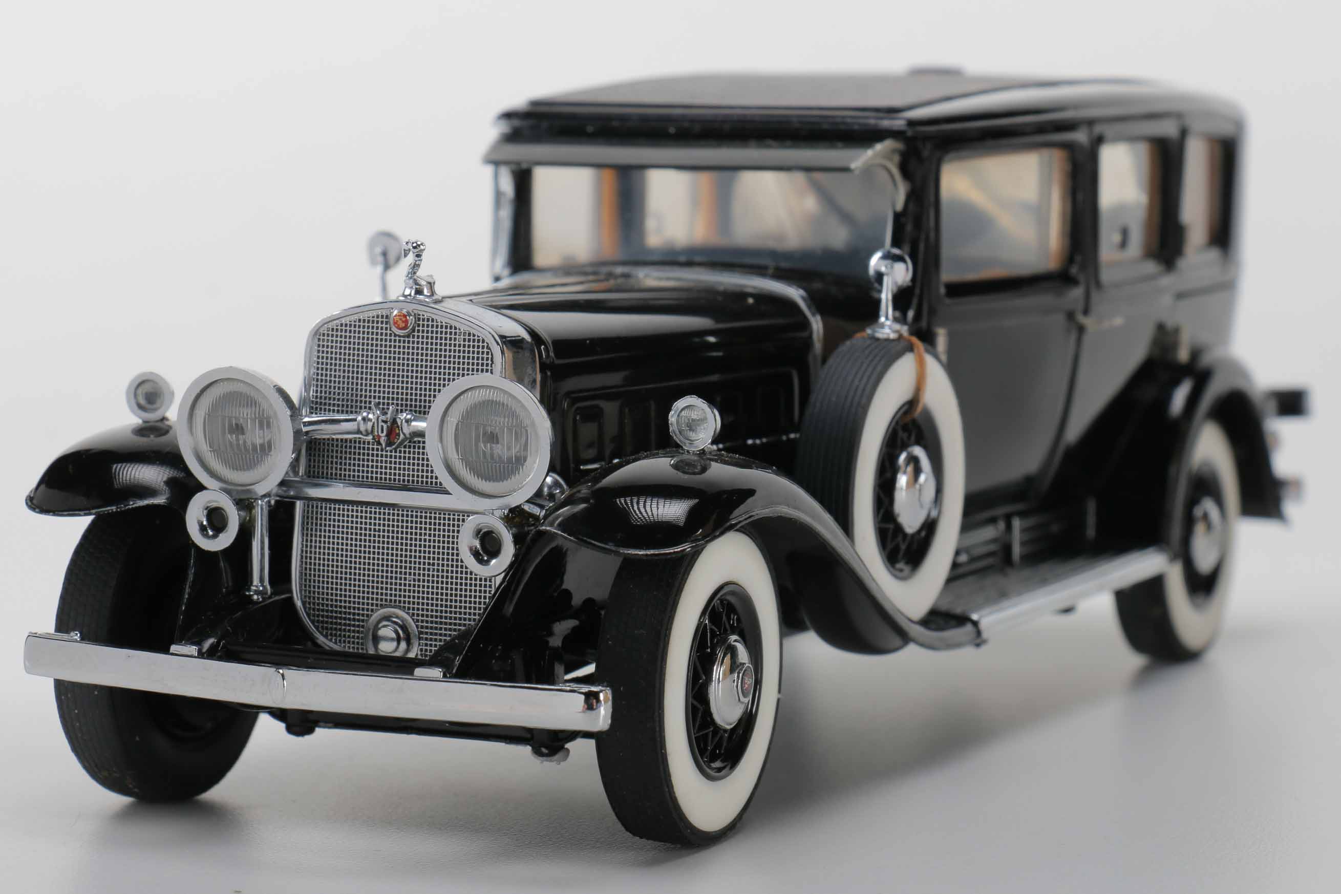 Franklin Mint 1930 and 1932 Cadillac Die-Cast Cars | EBTH
