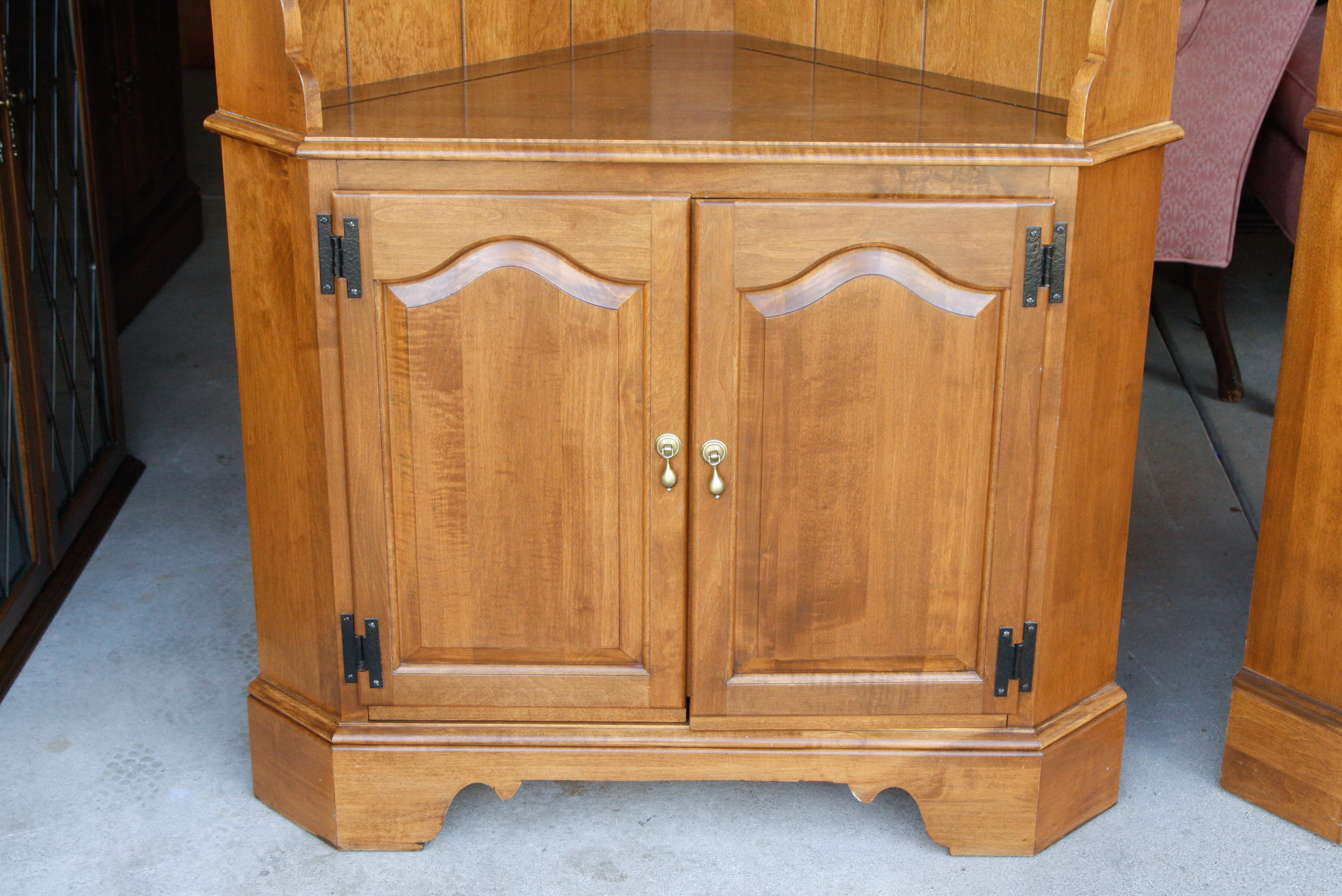 Ethan Allen Heirloom Corner 2 EBTH