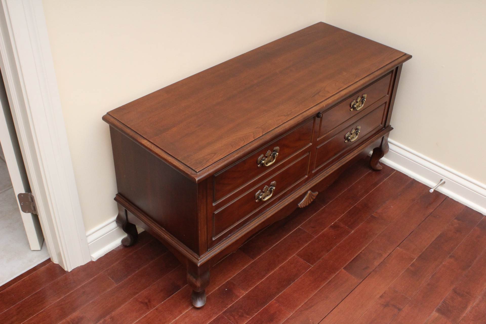 Vintage Lane Cherry Veneer Cedar Chest EBTH