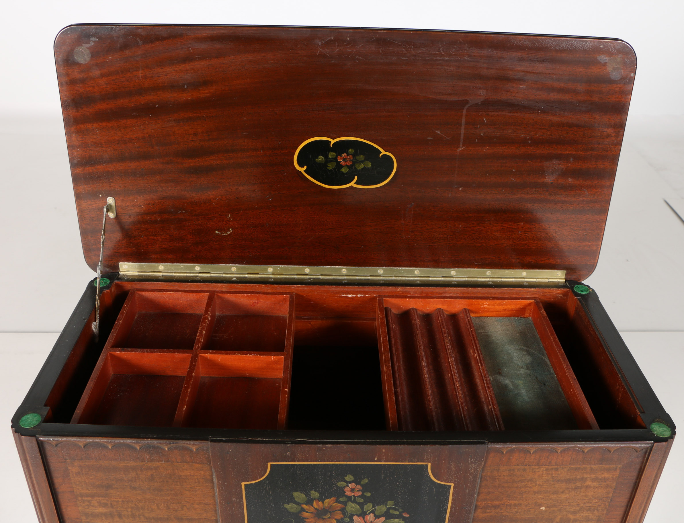 Vintage Sewing Chest EBTH