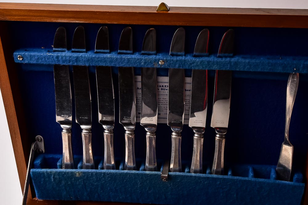 Oneida Community Silver Plate Flatware Set in Wood Storage Box EBTH