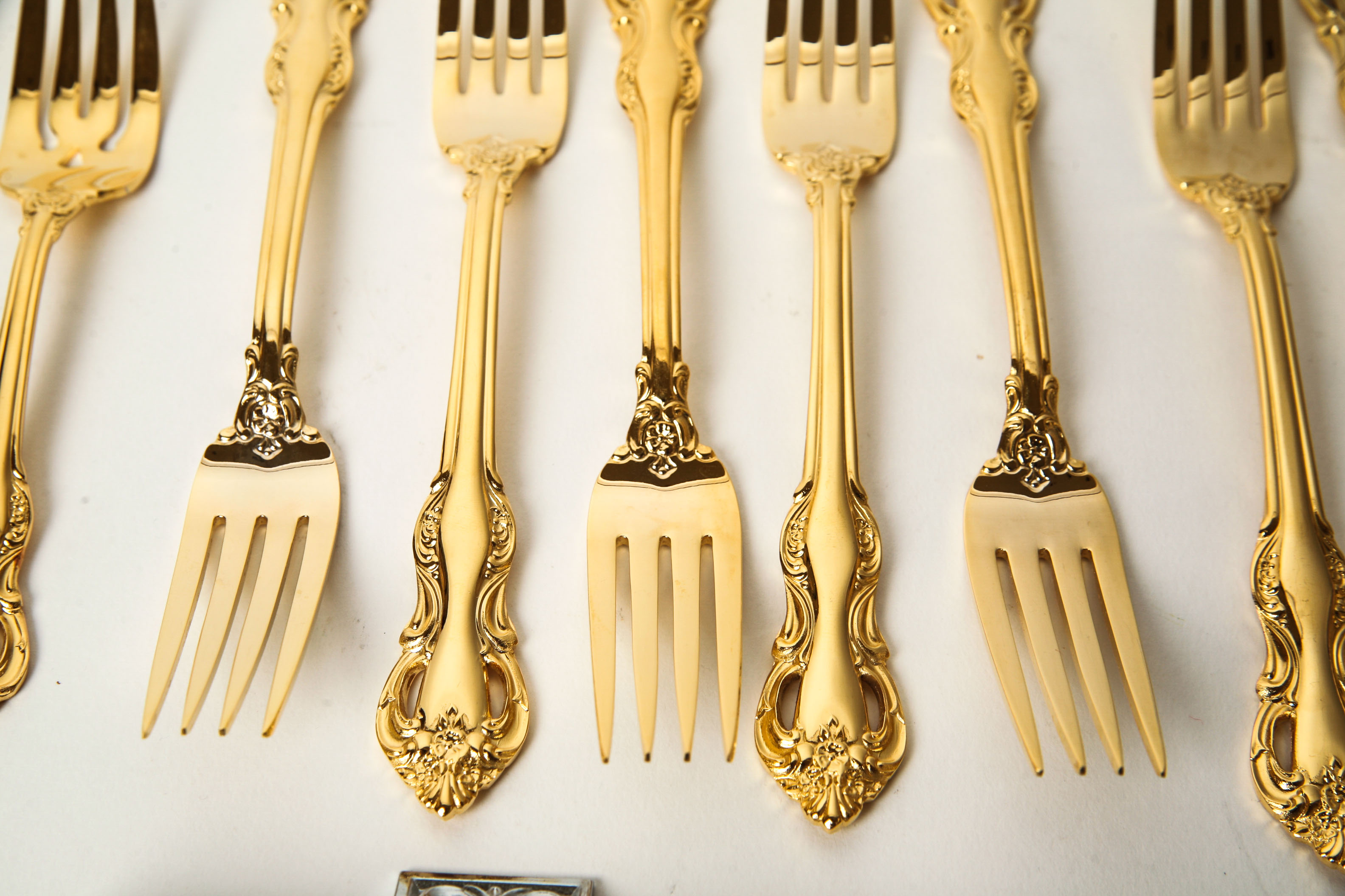 Retroneu Gold Electroplated Flatware and a Silver Plated Cake Knife EBTH