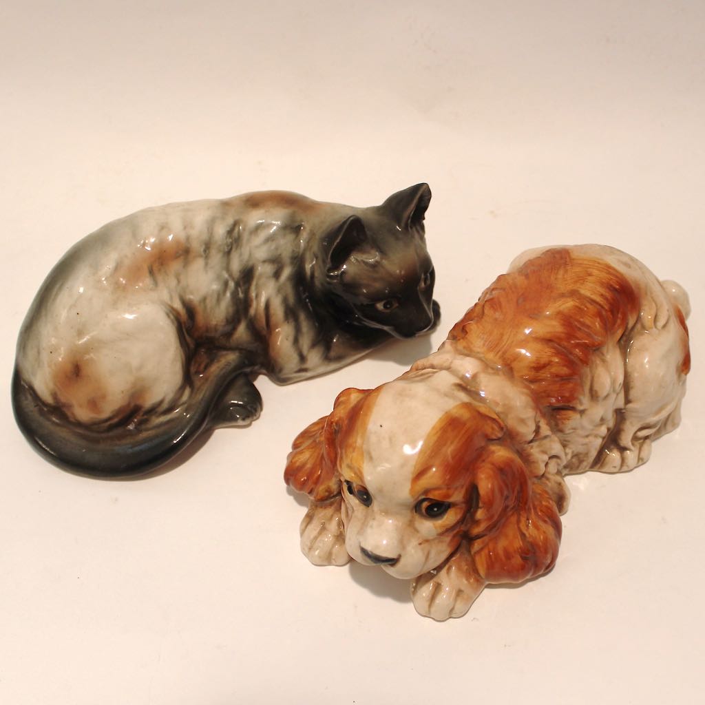 dog and cat figurines