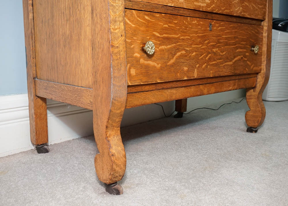 Antique Tiger Oak Veneer Chest of Drawers EBTH