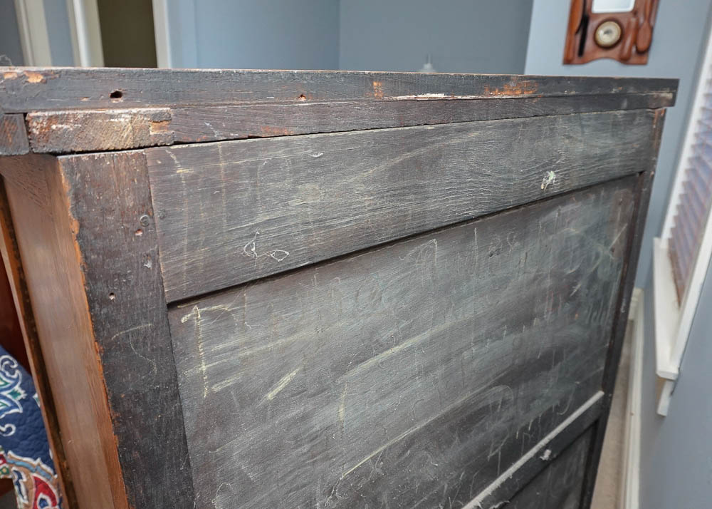Antique Tiger Oak Veneer Chest of Drawers EBTH