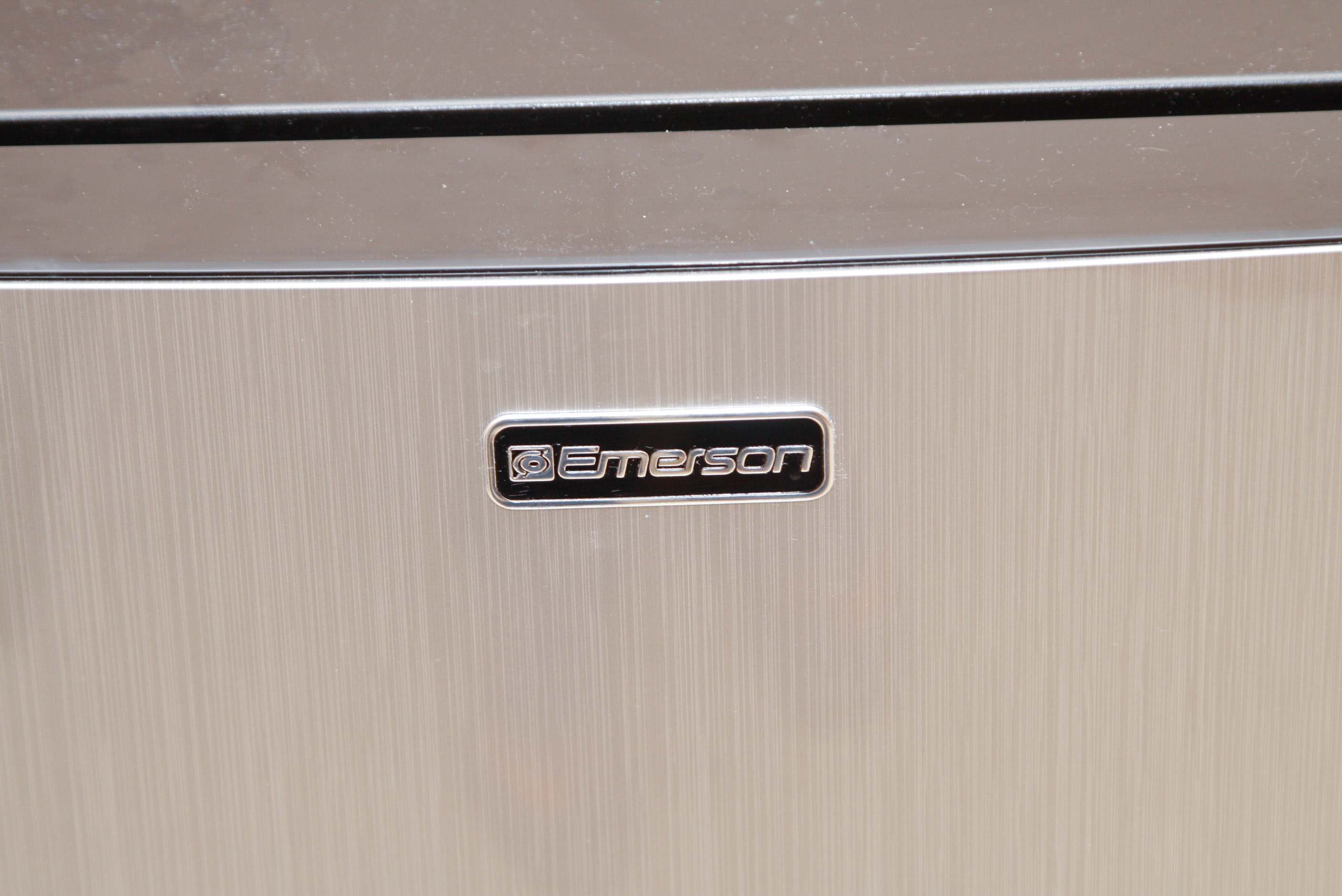Emerson DoubleDoor Compact RefrigeratorFreezer EBTH